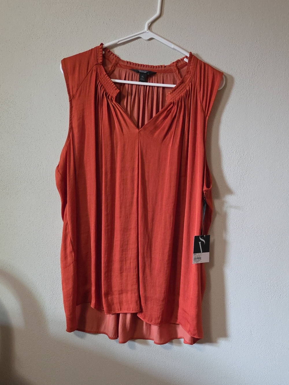 Vera Wang Rust Orange Sleeveless V-Neck Camisole